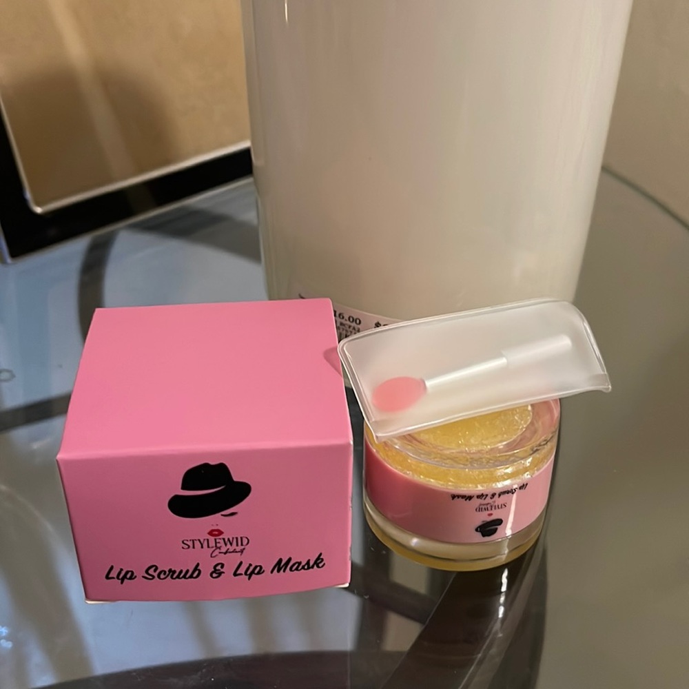 Lip Scrub &Lip Mask 2 in 1